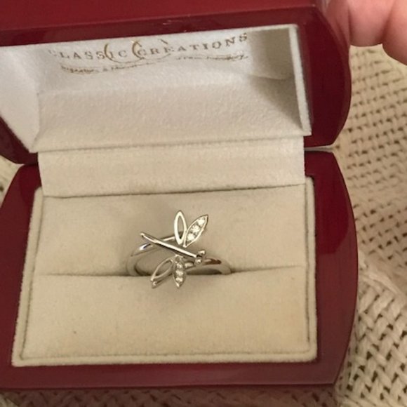 Classic Creations Jewelry - ⭐️Host Pick⭐️ 18K White Gold Dragonfly Ring with Diamonds - Size 7 1/4